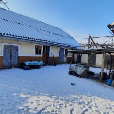 Vand casa la 18 km de Roman-2