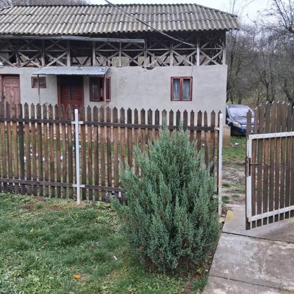 Vand casa batraneasca + teren 1000m2, comuna Rau Alb de jos, jud. Dambovita-7