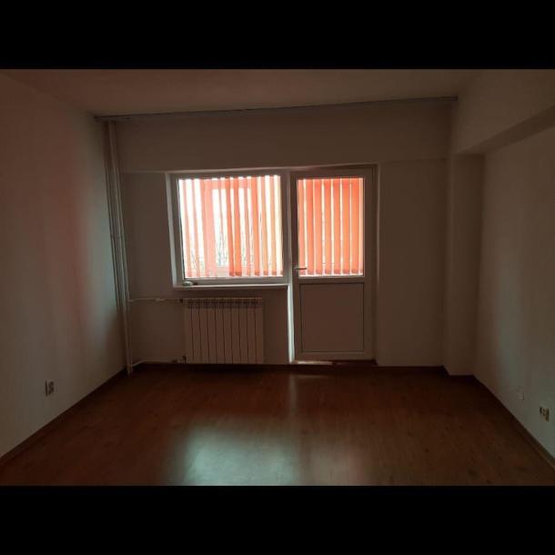 Vanzare apartament doua camere Navodari-5